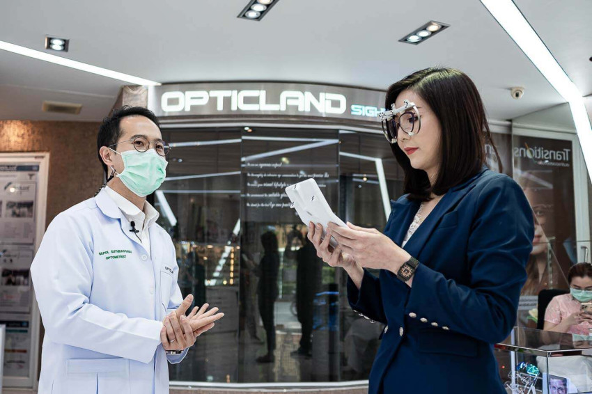 เจาะลึก การตัดแว่นสายตา มาตรฐานสากล กับนักทัศนมาตรที่ร้านแว่นตา OPTICLAND