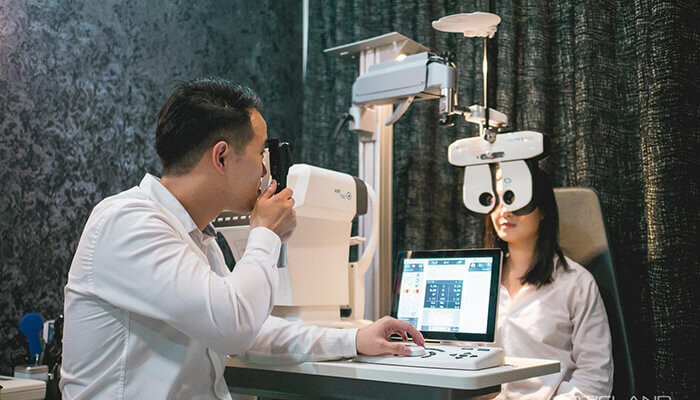 เครื่องวัดสายตา ESSILOR ของ OPTICLAND